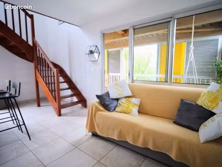 à louer appartement f2 meublé en duplex | centre-ville de saint pierre