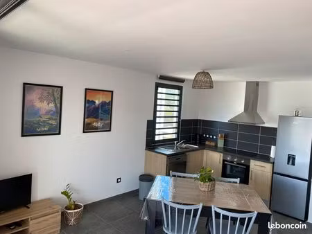 t2 50 m² – etang salé – calme / lumineux / balcon – libre fin janvier