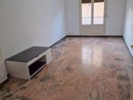 très grand studio vide  bd tzarewitch  nice centre