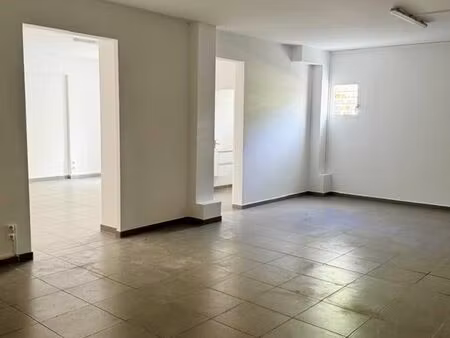 local 79 m² petit-bourg