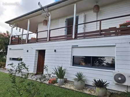 maison rénovée avec vue mer – rivière-salée