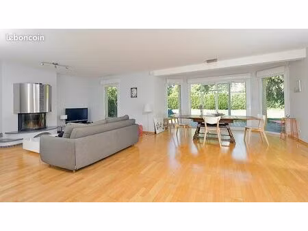 maison saint genis pouilly