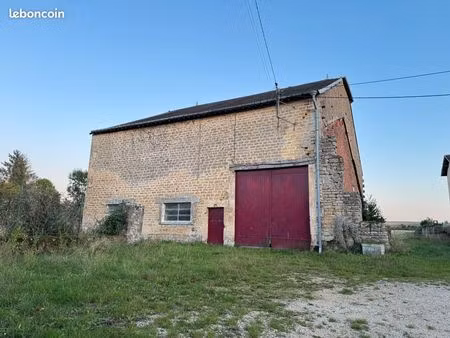 grande grange en pierre sur terrain de plus de 3000m2 constructibles