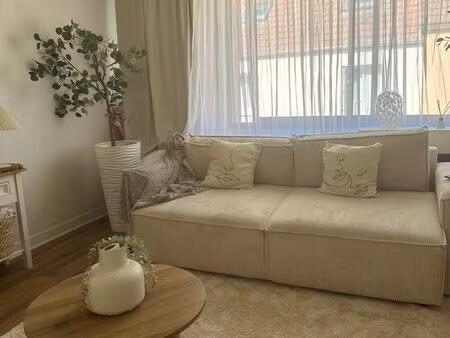 duplex 2 pièces 49 m² 2 pièces · entièrement rénové avec goût · quartier saint-pierre