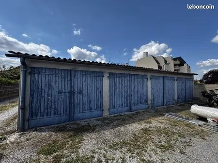 parking/box 16 pièces 224 m²