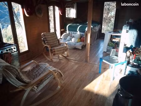 chalet cabanon terrain 8000 m2 a vendre