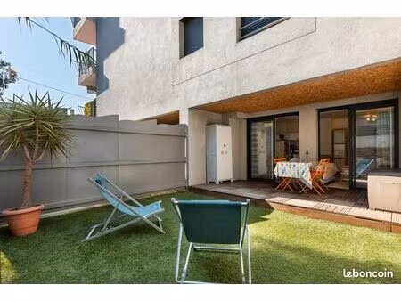 studio 33 m² avec jardin et terrasse – à pied plages  du port et du village de carqueirann