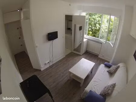 studio idéalement situé axe la défense l'étoile