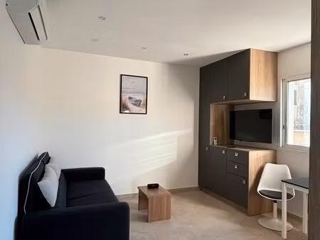 location studio meublé