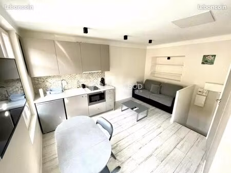 superbe studio au coeur du village de valbonne