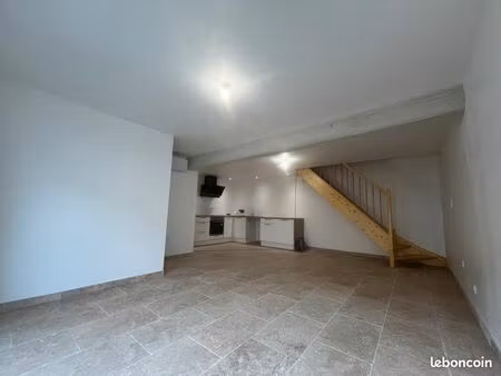 maison t3/t4 entièrement rénovée avec stationnement à proximité