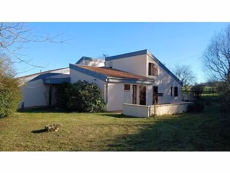 vente maison 7 pièces 181 m² chasseneuil-sur-bonnieure (16260)