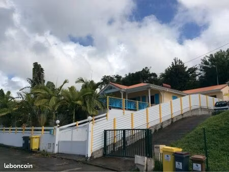 villa de plain pied  vue exceptionnelle   piscine et garage