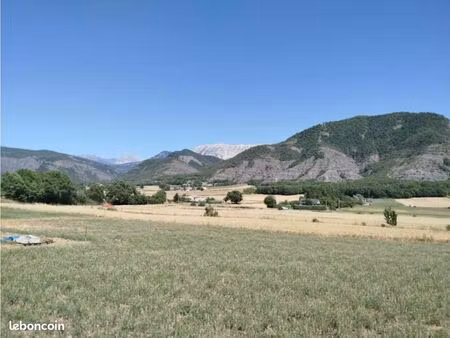 terrain 600 m² digne les bains