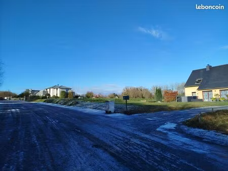 terrain de 1 800 m² (ou de 900 m²) – plumaudan