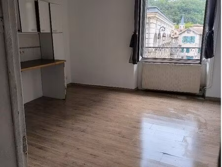 location appartement t2 sur 3 niveaux 70m2 centre vdr
