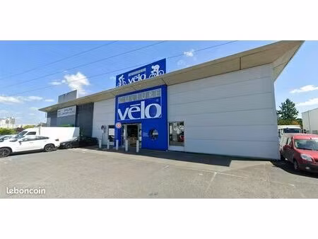 boutique 737 m² corbeil essonnes