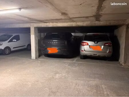 3 places de parking couverte