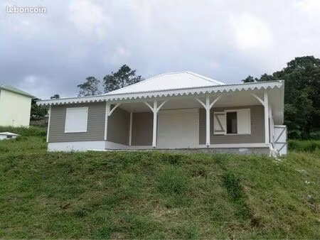 recherche une maison avec 2 chambre