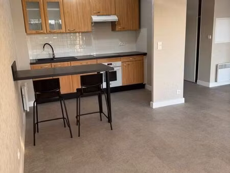 location t2 51 m2 proche hôpital et centre ville