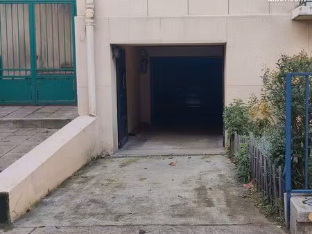 place de parking a louer