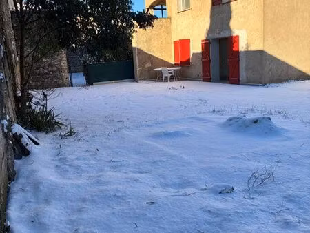 bas de villa 55 m2 sur terrain 323 m2 et dépendance 20 m2