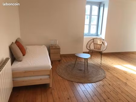 grand studio meublé à louer