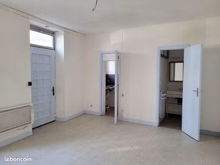 studio proche place saint bonnet