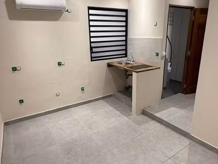 studio de 20 m² – centre-ville de cayenne – immeuble sécurisé