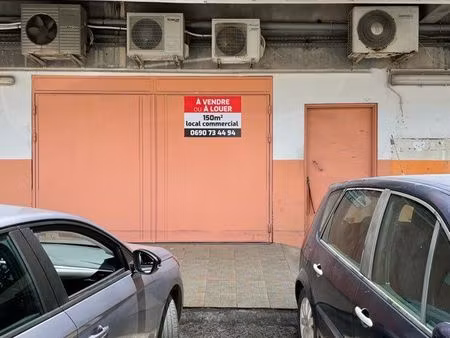 local commercial à vendre loué