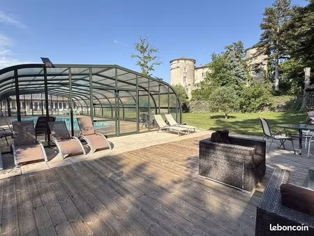 château 50 pièces 1500 m²