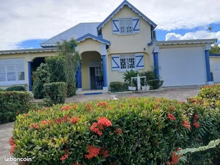 villa f6 a baie-mahault