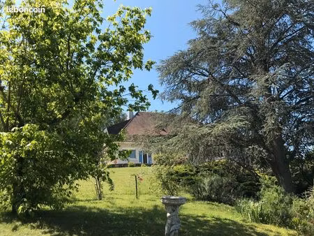 maison de caractere - cadre verdoyant - piscine et vue