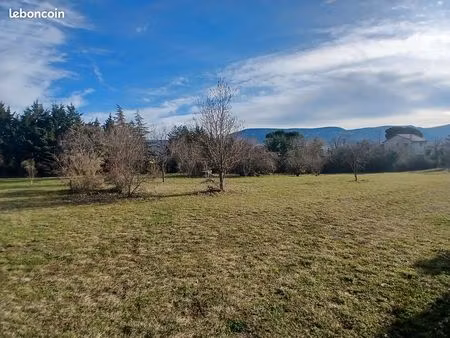 vends terrain constructible avec maison de vigne