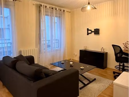 location studio meublé refait à neuf