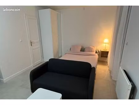 studio propre et fonctionnel proche de la défense