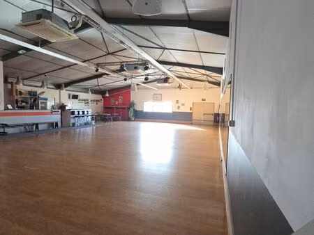 local commercial + maison sur 2600 m2 de terrain