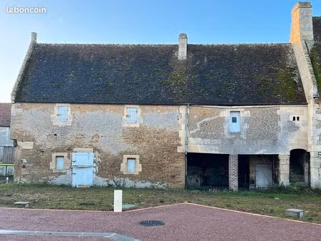 dépendance en pierres à restaurer