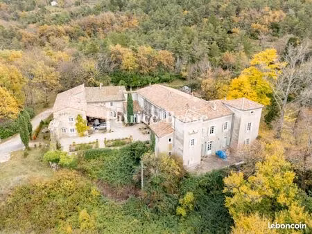 château 19 pièces 665 m²