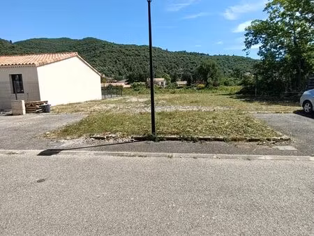 terrain constructible 468m²