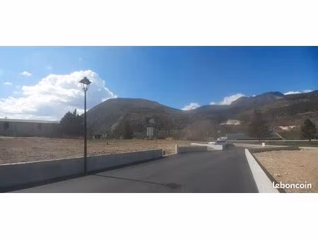 terrain 740 m² saint etienne le laus