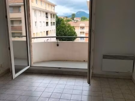 beau 2 pièces + terrasse+ parking privé