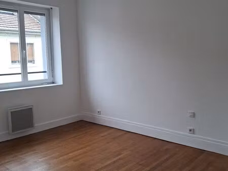 loue superbe appartement sur plein centre-ville de charmes