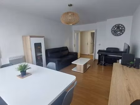 bel appartement t3 avec balcon et box