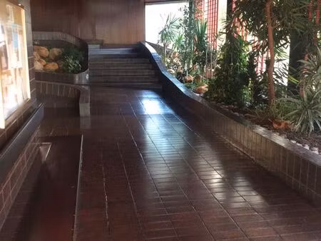 studio avec vue sur lac de créteil