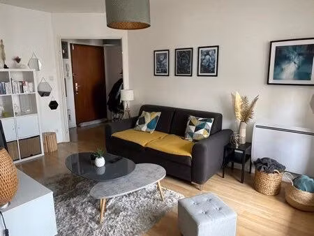 f2 centre ville avec balcon