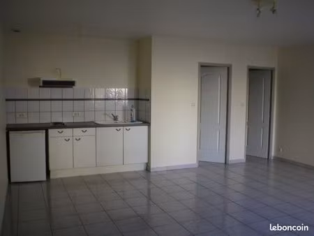 superbe appartement f1 en r.d.c.  de 38 00 m²  entièrement refait à neuf  chauffage eau ch