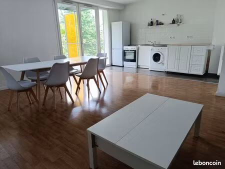 chambre pour étudiant non fumeur dans grand appartement à 12 min à pied des lignes 13 et 1