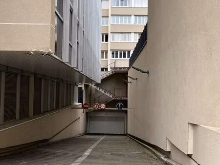 place de parking sécurisée - résidence mariel - montreuil