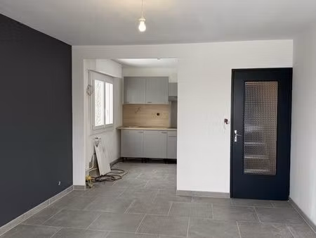 appartement t2 rénové avec balcon et ascenseur – pontarlier
